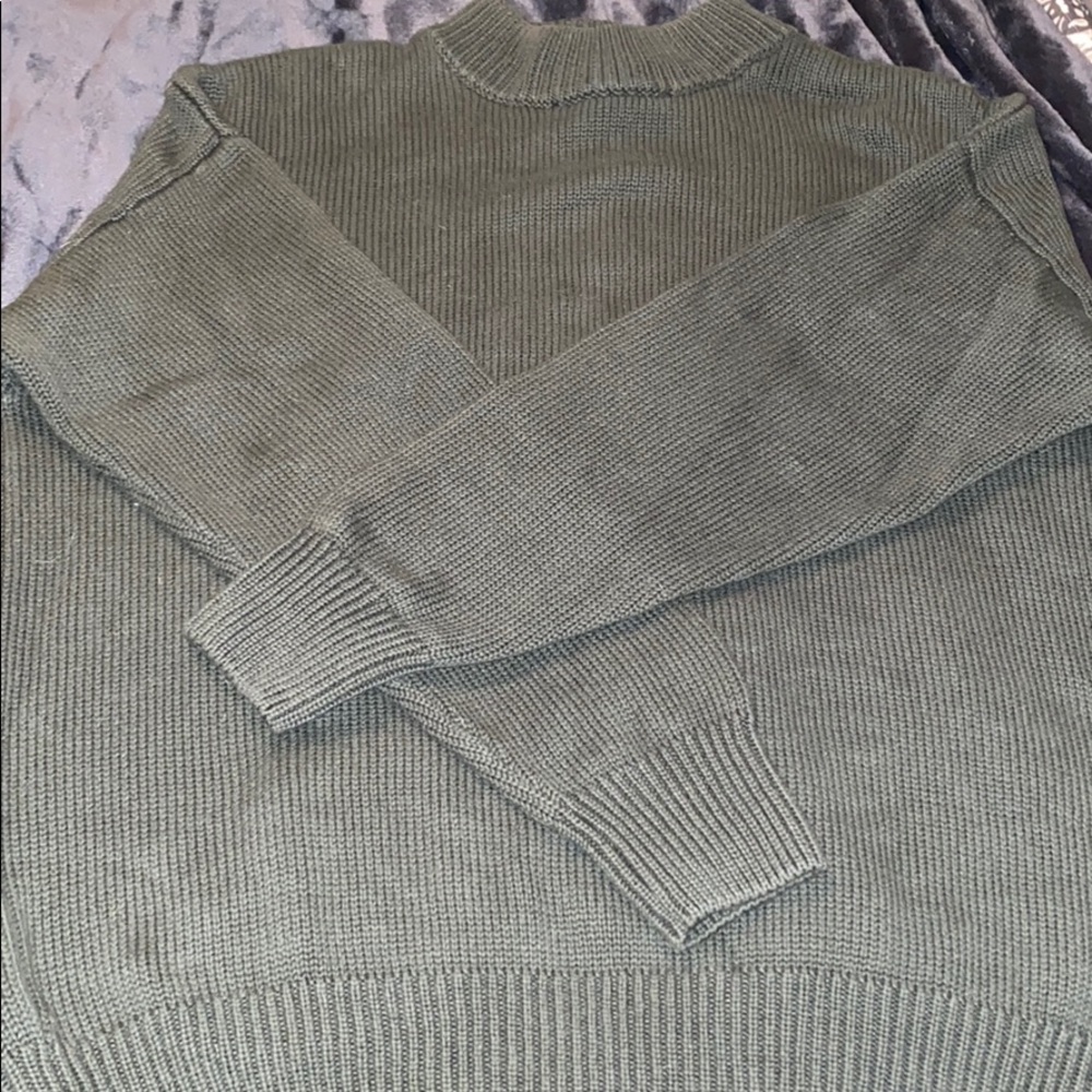 Kinnucan’s oversized sweater